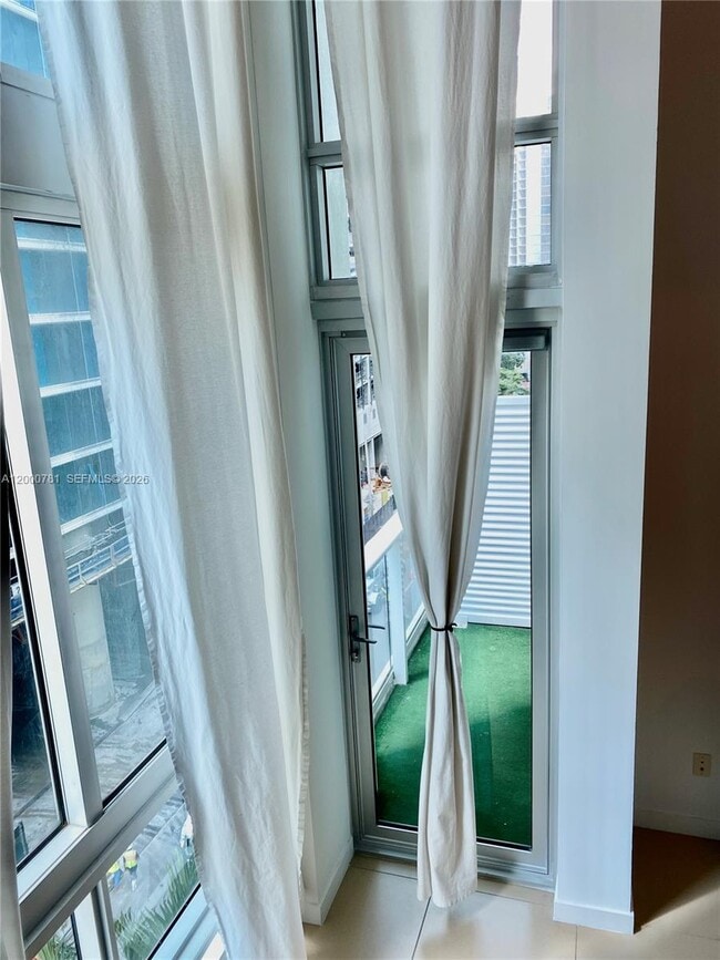 Building Photo - 300 S Biscayne Blvd