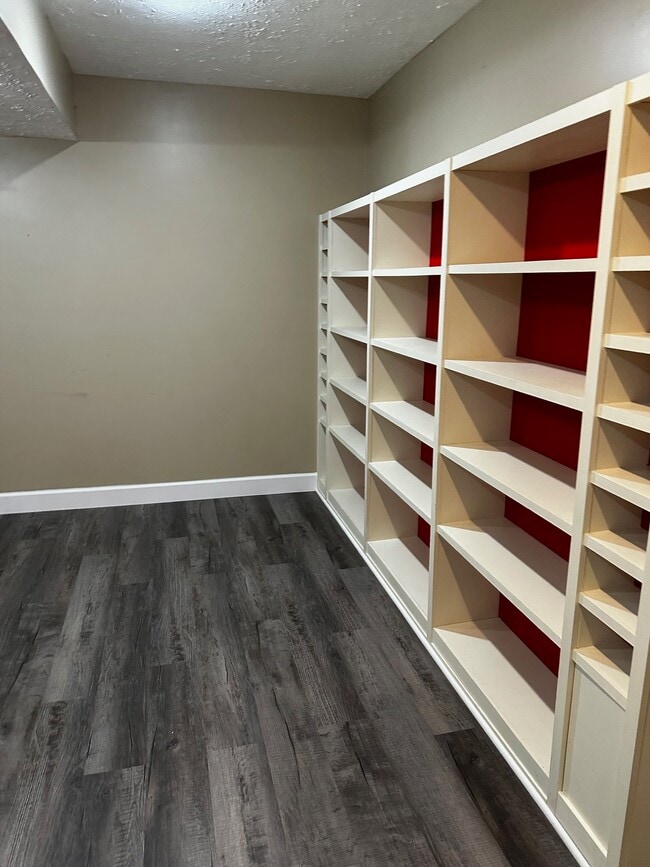 Building Photo - 5 White Oak Bend