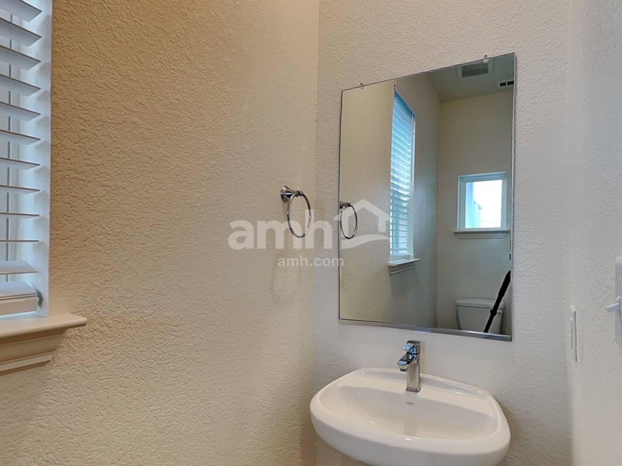 Building Photo - 2718 Meadowood Heights