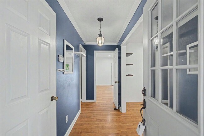 Building Photo - 4 bedroom house in Hesse school district