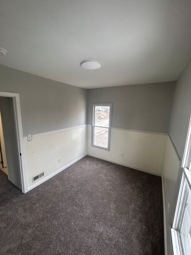 Building Photo - 3 bedroom house