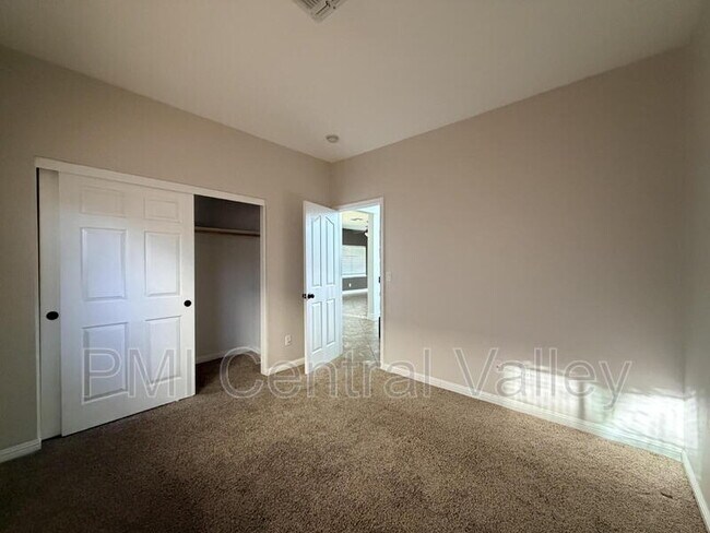 Building Photo - 108 Hornfels Ave