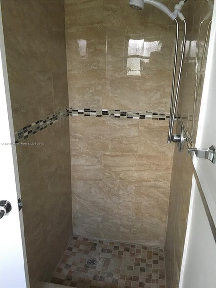 Building Photo - 5221 SW 139th Avenue Rd