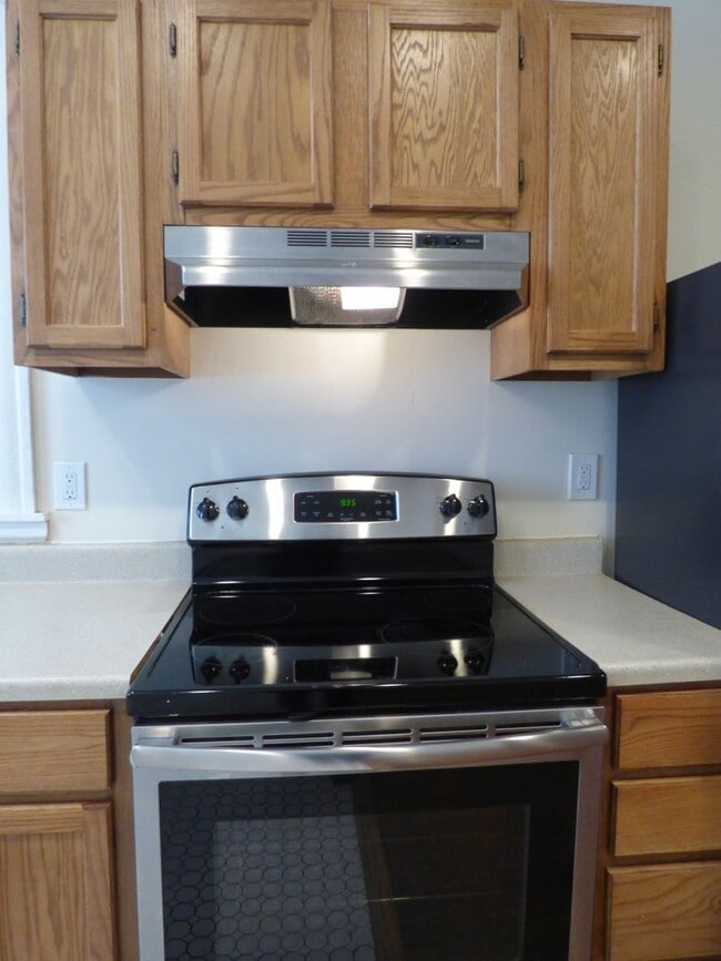 Building Photo - Vintage, Renovated SF House! High Ceilings, HW Floors, Covered Porch, Off-Street Parking!