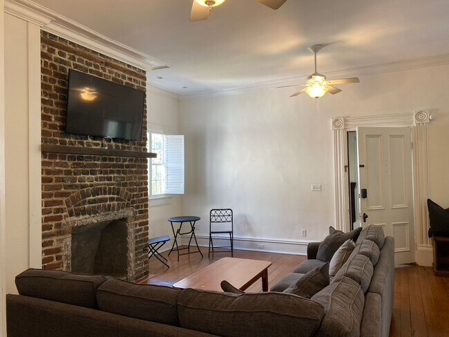 Building Photo - 1 Bedroom 1 Bath Furnished Condo in Harles...