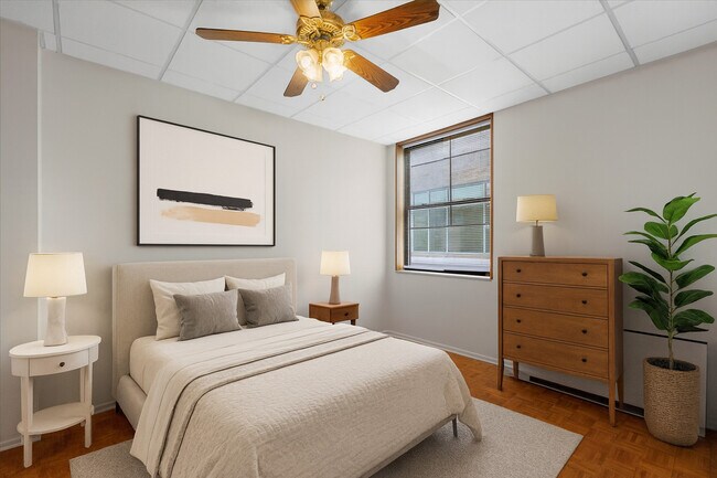 Building Photo - 620 W Belmont Ave