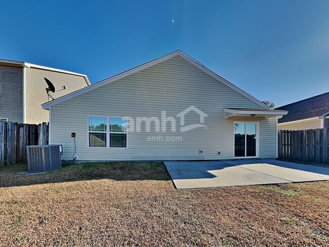 Building Photo - 116 Spring Lakes Dr