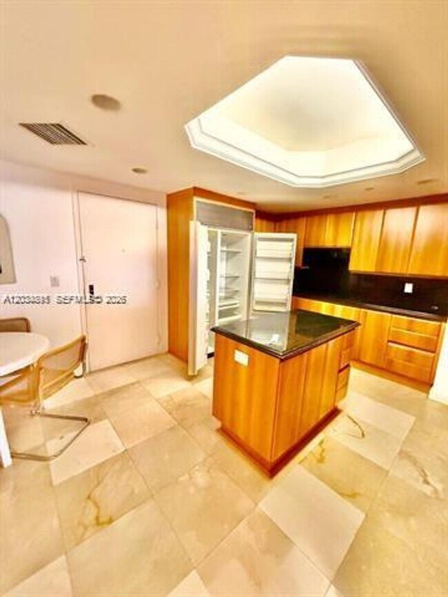 Building Photo - 9595 Collins Ave
