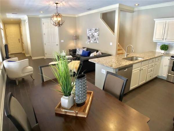 Building Photo - South Moody Townhome