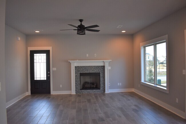 Building Photo - Luxurious 4 Bedroom, 3.5 Bathroom Home In Fayetteville, AR