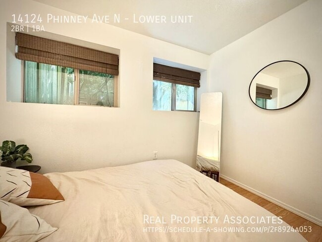 Building Photo - 14124 Phinney Ave N