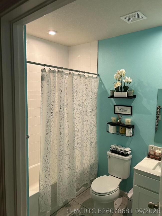Building Photo - 825 Persimmon Pl