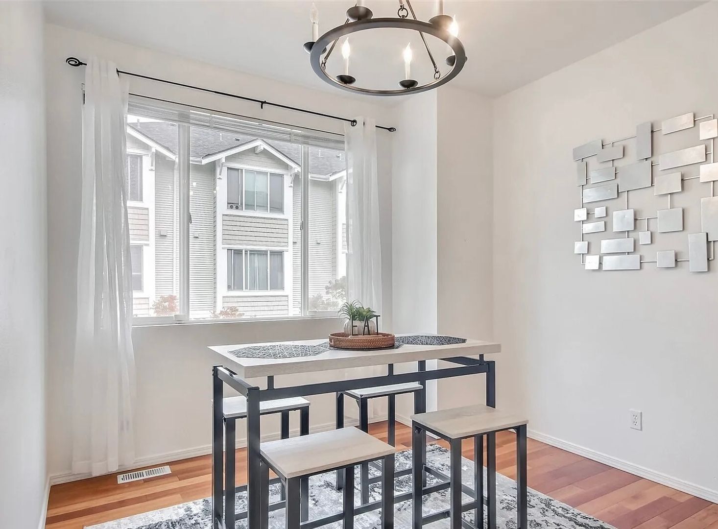 Building Photo - Bothell Townhouse