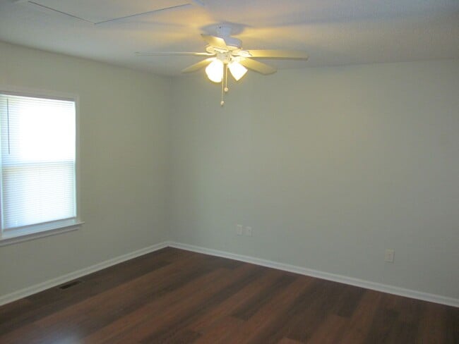 Building Photo - Pinnacle area