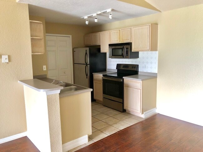 Building Photo - 8915 Latrec Ave