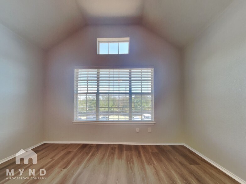 Building Photo - 2632 Century Park Blvd