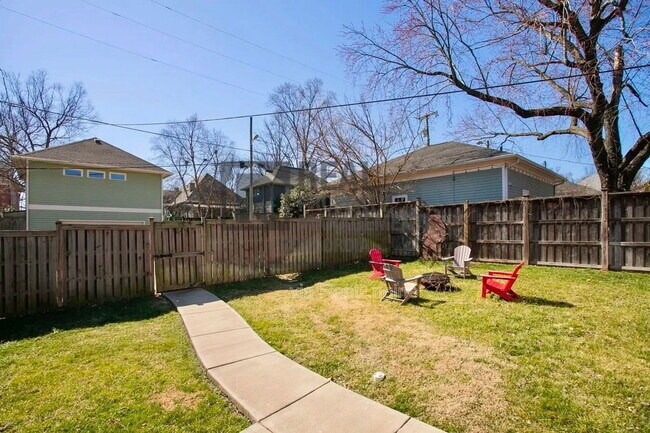 Building Photo - 1208 Woodland St