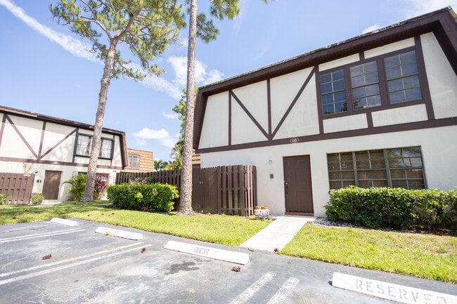 Building Photo - 110 Weybridge Cir