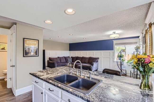 Building Photo - 4915 S Flanders Ct