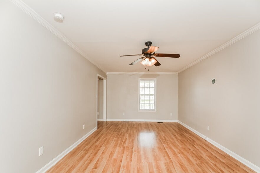 Building Photo - 313 Alder Ln