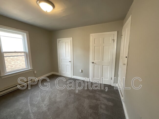 Building Photo - 207 N Forney Ave