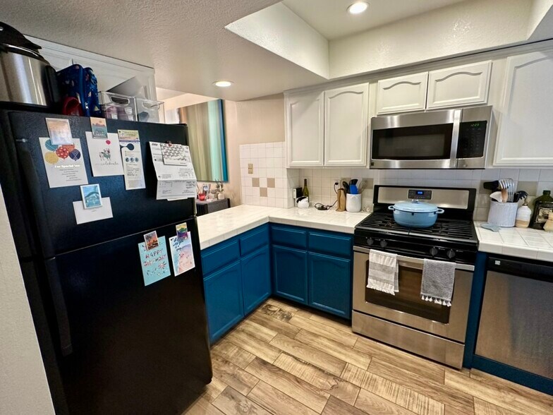 Building Photo - 537 N Adams St