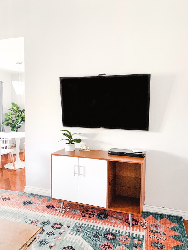 Building Photo - 3080 Lincoln St