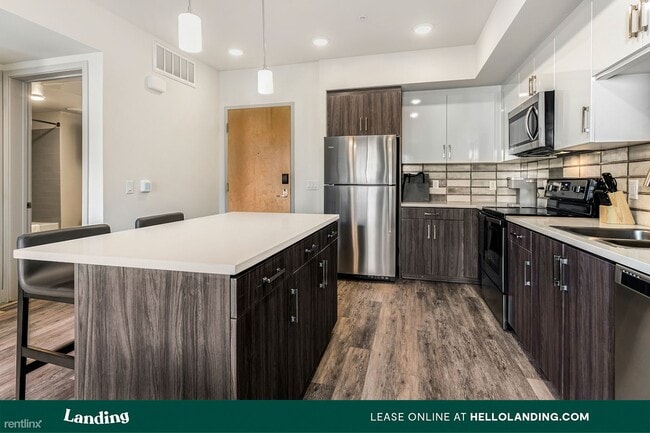 Building Photo - 399 E Sheridan St