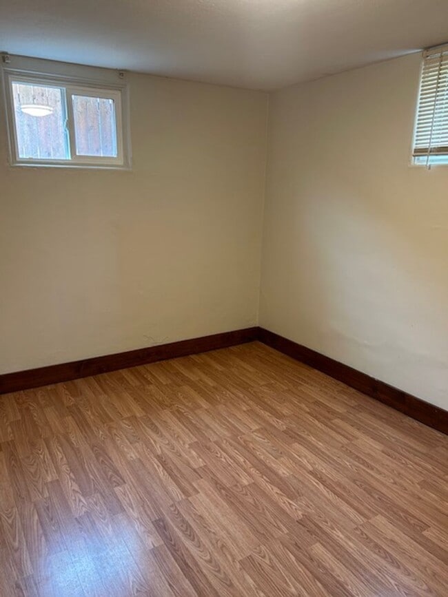 Building Photo - 934 Custer Ave