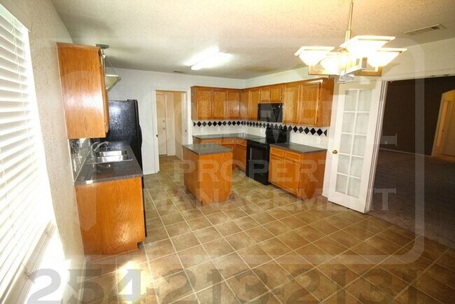 Building Photo - 4302 Hank Dr