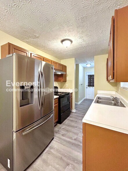 Building Photo - 9151 Clubhouse Dr