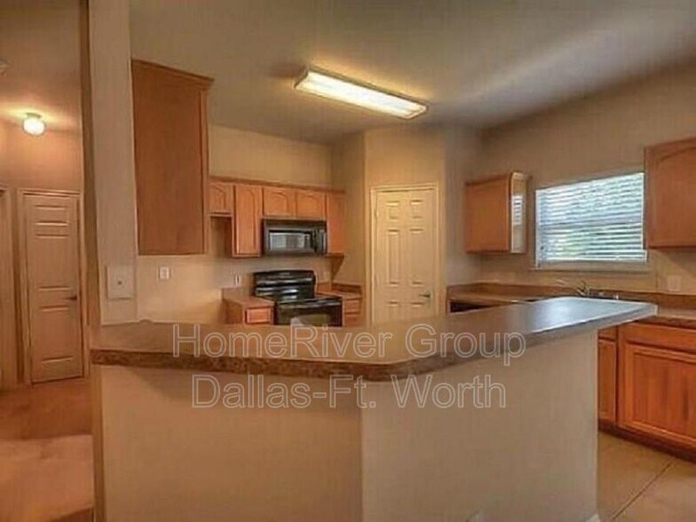 Building Photo - 9840 Old Field Dr