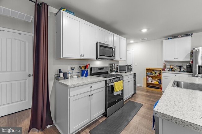 Building Photo - 459 Currant Cir