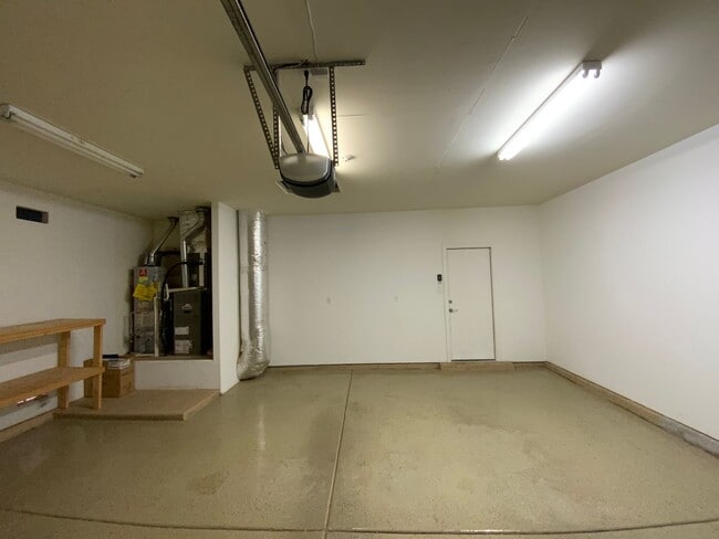 Building Photo - 4 Bedroom Single Story Home Available Near...