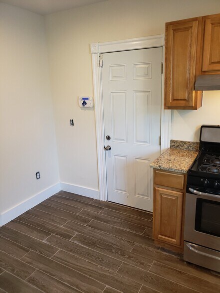 Building Photo - 27 Martha St