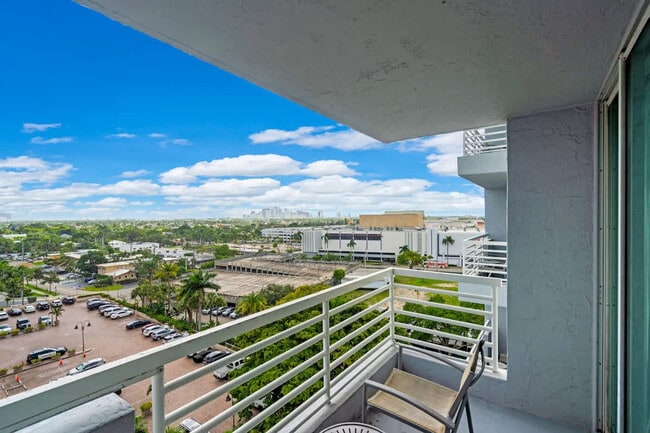 Building Photo - 2670 E Sunrise Blvd