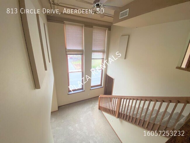 Building Photo - 214 S Kline St