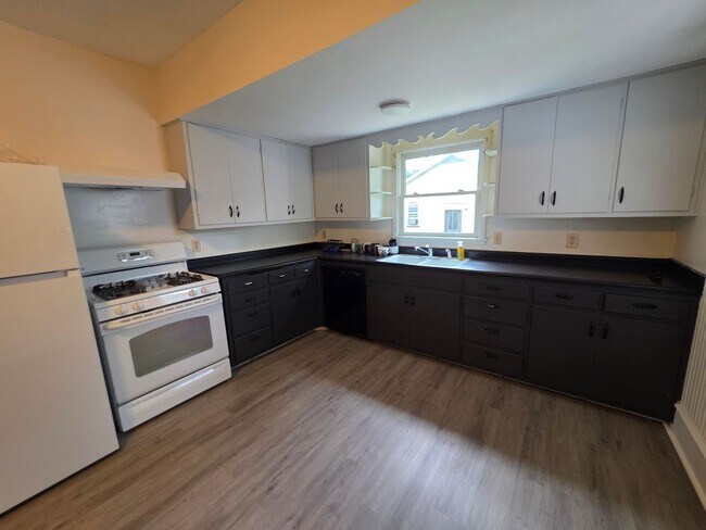 Building Photo - 4 Bed 2 Bath Single Family Home in Wisconsin Rapids