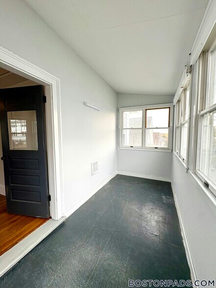 Building Photo - 15 Edgecliff Rd