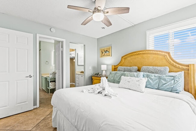 Building Photo - 8743 Thomas Dr