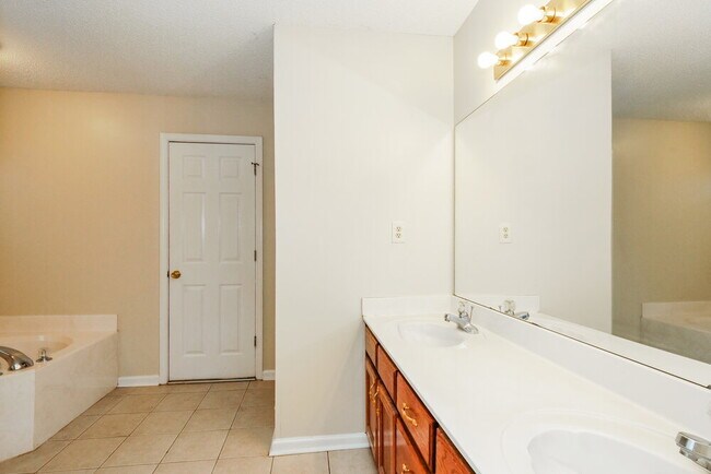 Building Photo - 760 Gable Ln