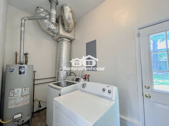 Building Photo - 2444 Tullibee Dr