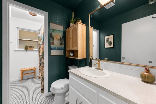 Building Photo - 2702 Little John Ln