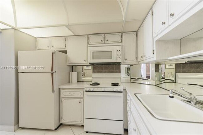 Building Photo - 1950 S Ocean Dr