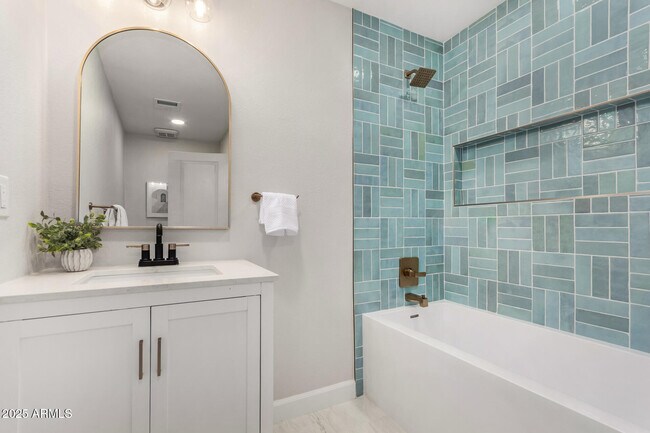 Building Photo - 6413 E Holly St