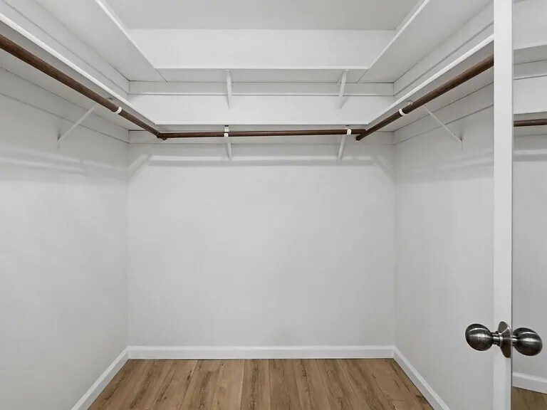 Walk in closet - 1661 Braddock Ct