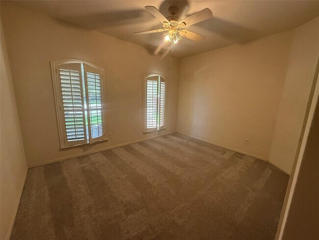 Building Photo - 3314 Blue Ridge Dr