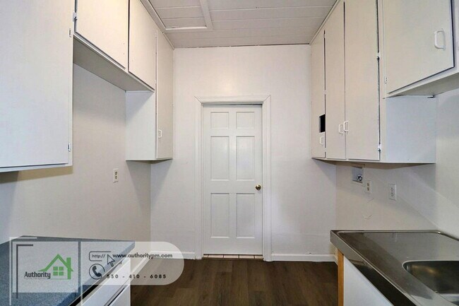 Building Photo - 155 Mary Ln