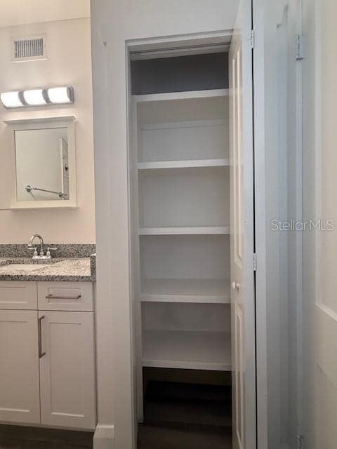 Building Photo - 208 N Tampania Ave