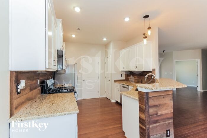 Building Photo - 12204 Flatbush Dr